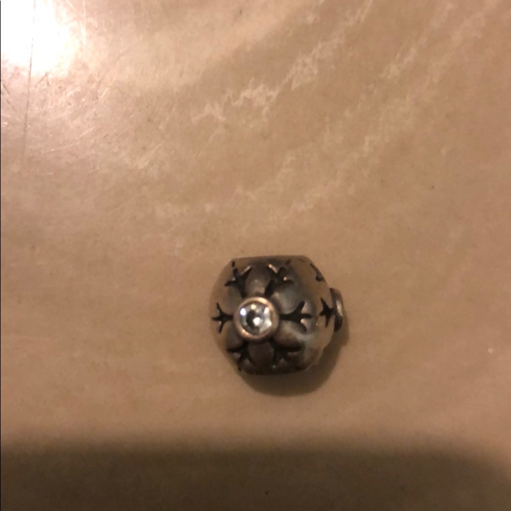 Snowflake charm - Picture 4 of 5